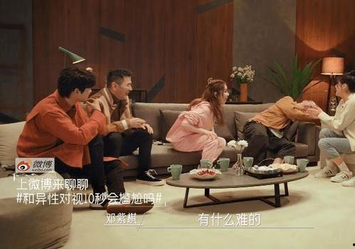 娱乐吃瓜女明星敬酒,敬酒瞬间,女明星们的“吃瓜”时刻